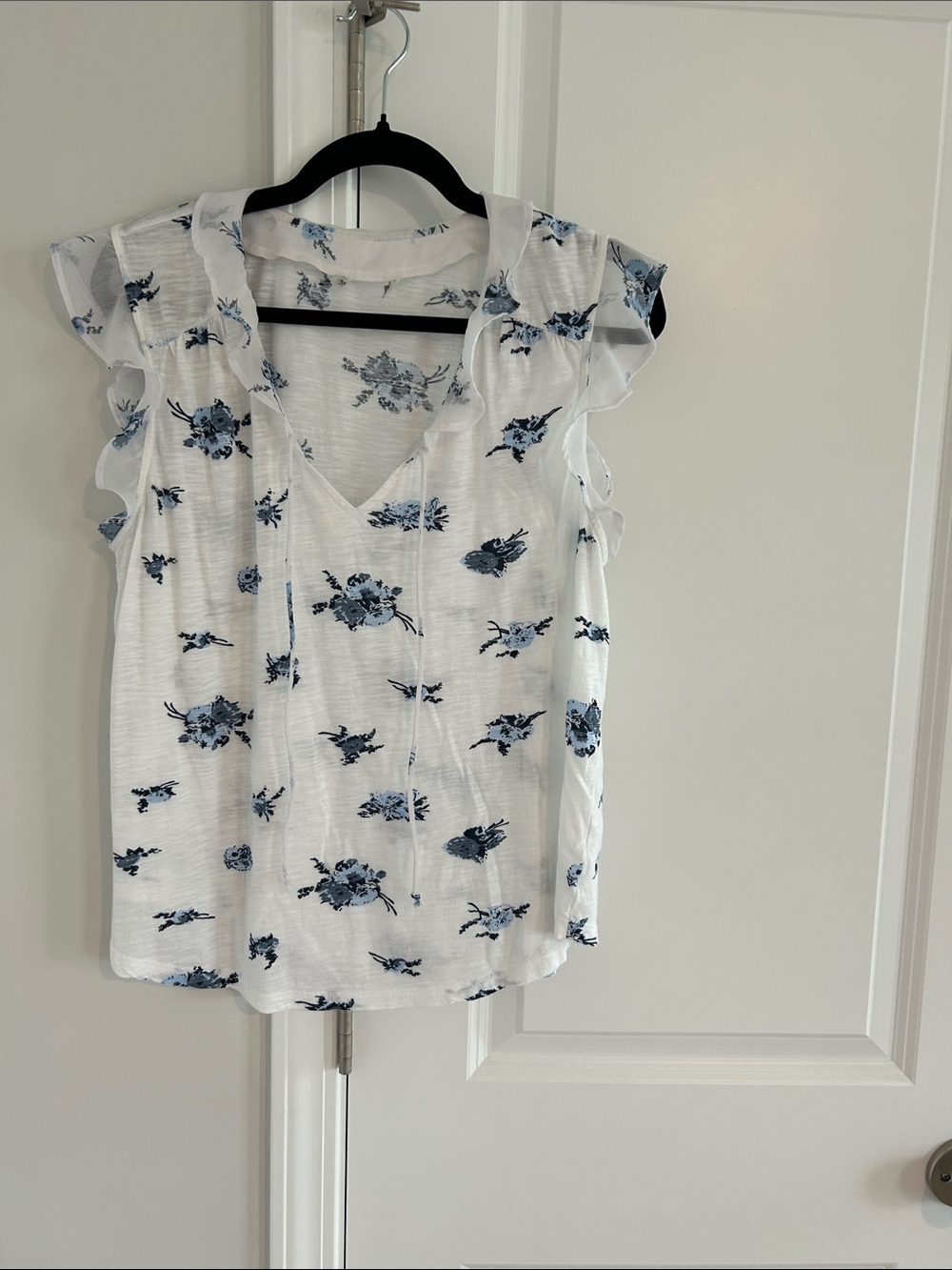 Lucky Brand White V-Neck Ruffle Sleeve Top with Blue Floral Print